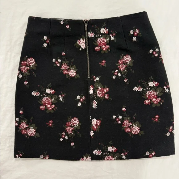 LOFT Black Floral Mini Skirt - Picture 2 of 5
